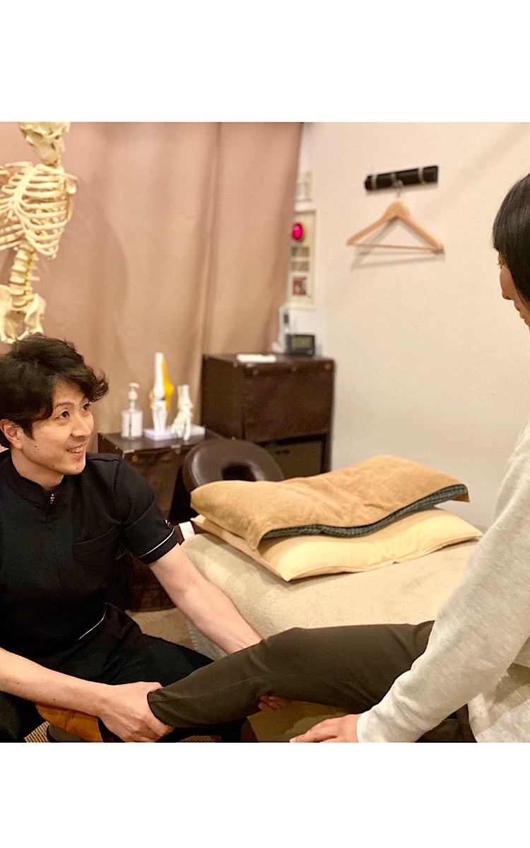 もちづき整骨院 院長による施術風景